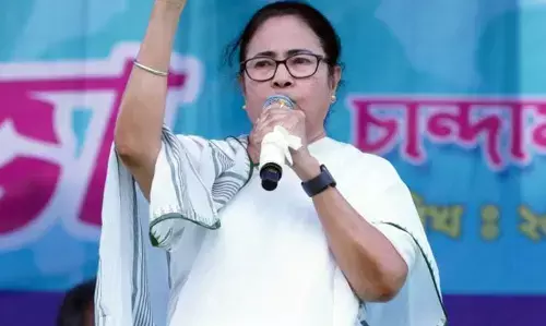 ममता बनर्जी के हिंसा को कमतर आंकने के बावजूद, टीएमसी के भीतर खींचतान ! ममता बनर्जी के हिंसा को कमतर आंकने के बावजूद, टीएमसी के भीतर खींचतान !