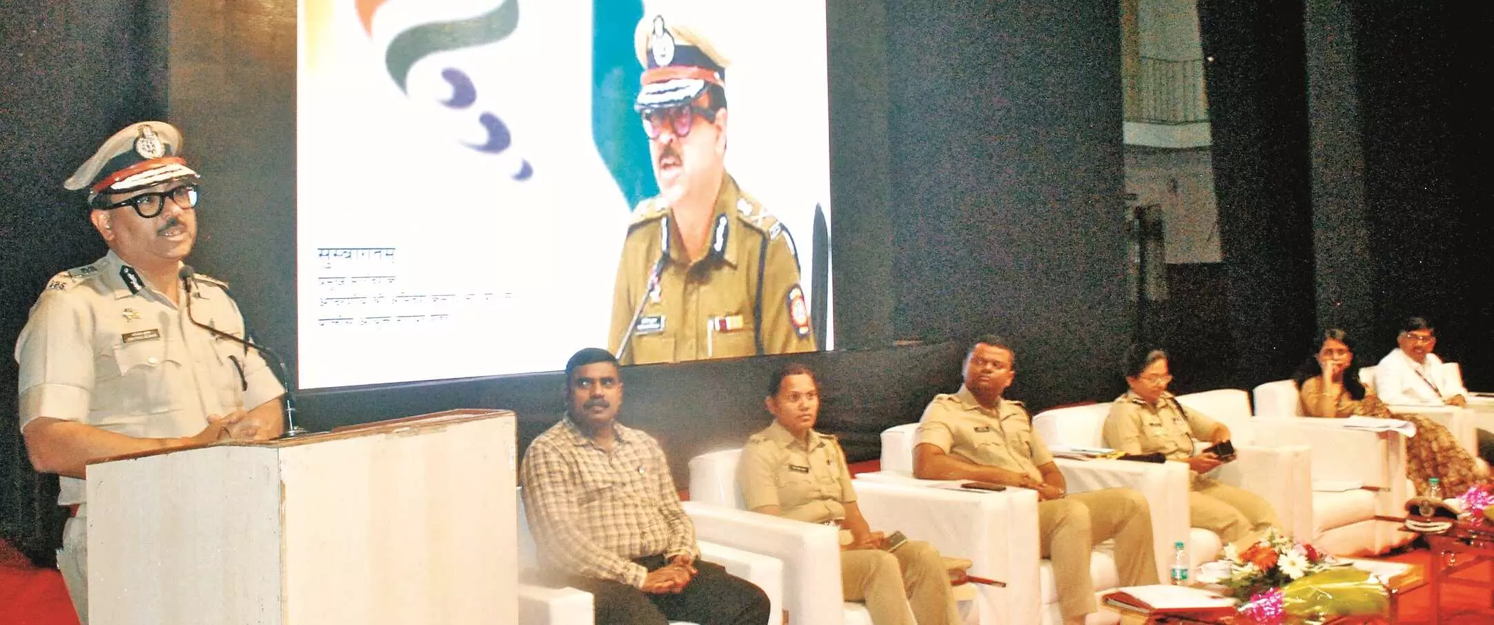 क्षमता से अधिक विद्यार्थी मिले, तो बसों पर एक्शन लें - अमितेश कुमार क्षमता से अधिक विद्यार्थी मिले, तो बसों पर एक्शन लें - अमितेश कुमार