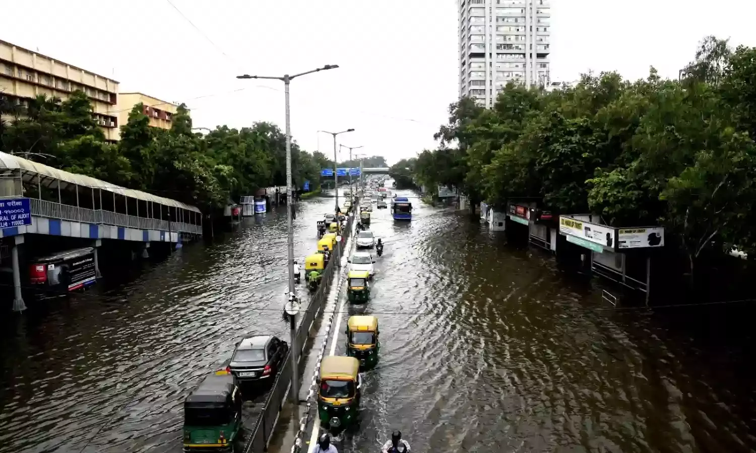 यमुना का जलस्तर 205.91 मीटर पर, कई इलाकों में अब भी भरा पानी