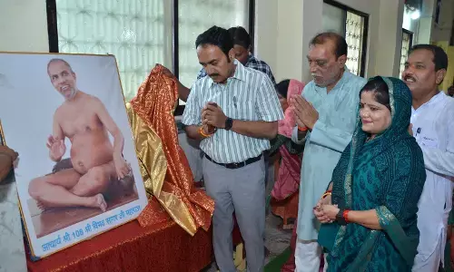 जैन मुनि का आर्शीवाद लेने पहुंचे कैबिनेट मंत्री, जैन समाज ने किया अभिनंदन