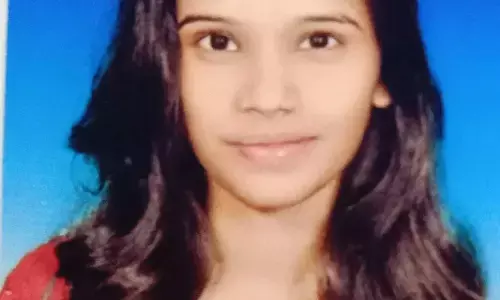 पिता की बीमारी की वजह से नहीं दे पाई फीस तो स्कूल ने दो साल से नहीं दी दसवीं की मार्कशीट