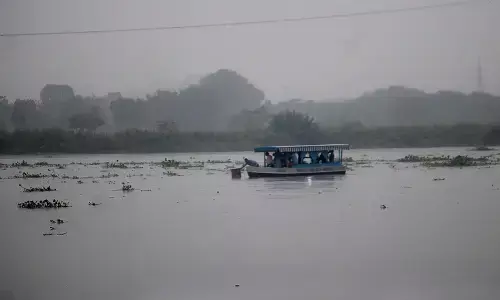 दिल्ली बाढ़ : विस्थापित महिला की दूषित पानी के संक्रमण से मौत दिल्ली बाढ़ : विस्थापित महिला की दूषित पानी के संक्रमण से मौत