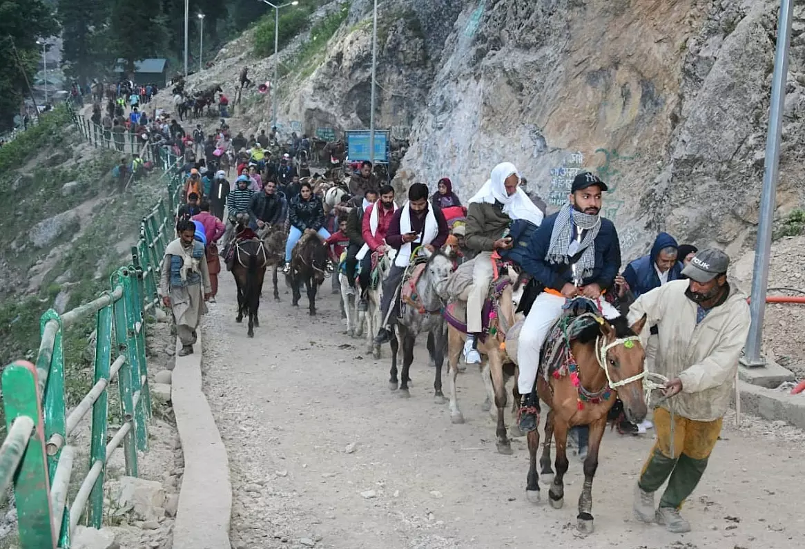 पहले पखवाड़े में दो लाख से अधिक श्रद्धालुओं ने की अमरनाथ यात्रा पहले पखवाड़े में दो लाख से अधिक श्रद्धालुओं ने की अमरनाथ यात्रा
