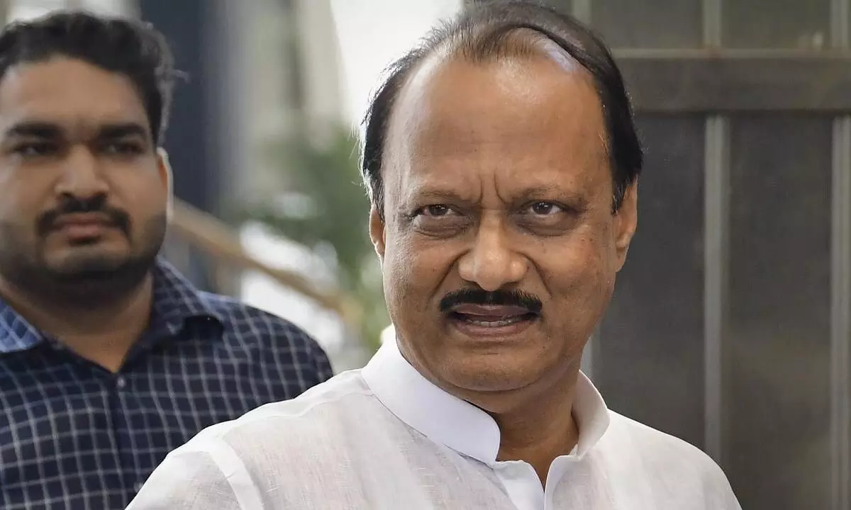 उपमुख्यमंत्री बोले-राजनीति होती रहेगी पर मेरे लिए परिवार महत्वपूर्ण उपमुख्यमंत्री बोले-राजनीति होती रहेगी पर मेरे लिए परिवार महत्वपूर्ण