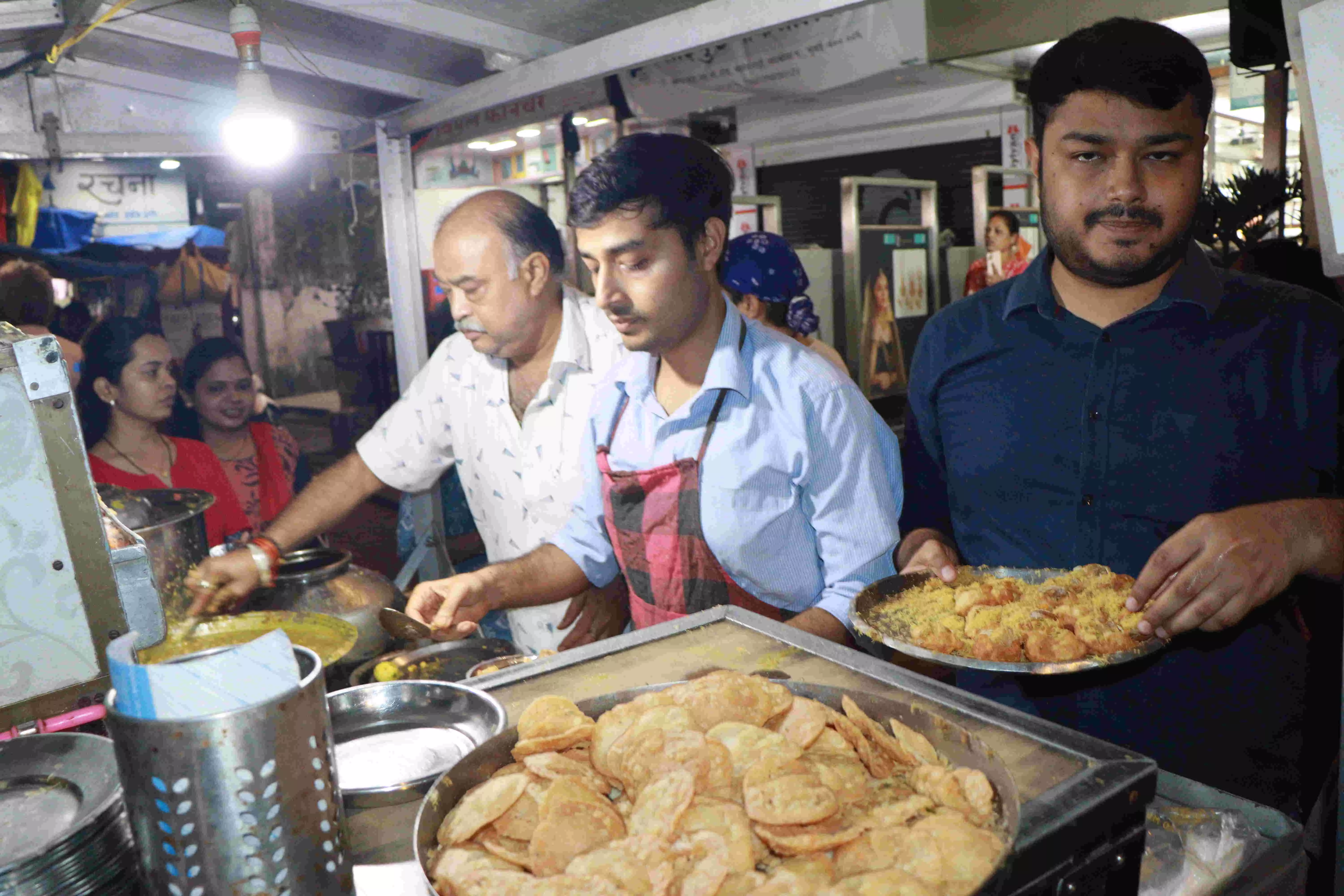 हौसलों ने भरी उड़ान - हस्ताक्षर न कर पाने के चलते पिता के आंसू देखकर लिया बच्चों को उच्च शिक्षा दिलाने का संकल्प हौसलों ने भरी उड़ान - हस्ताक्षर न कर पाने के चलते पिता के आंसू देखकर लिया बच्चों को उच्च शिक्षा दिलाने का संकल्प