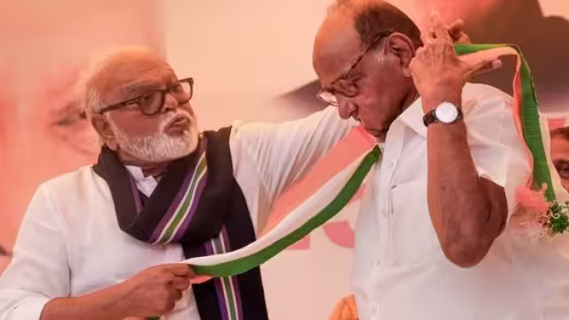शरद पवार के सामने नतमस्तक हुए भुजबल, बोले - हमें संभालिए भगवान शरद पवार के सामने नतमस्तक हुए भुजबल, बोले - हमें संभालिए भगवान
