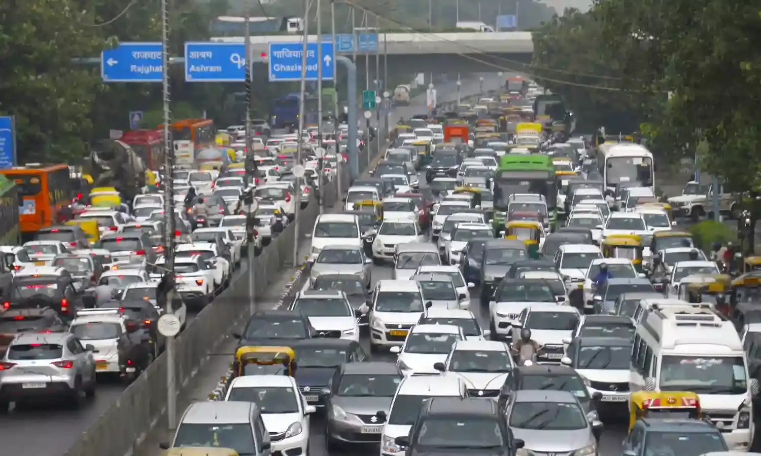 यमुना में बाढ़ का पानी कम होने से दिल्ली के कुछ हिस्सों में यातायात बहाल