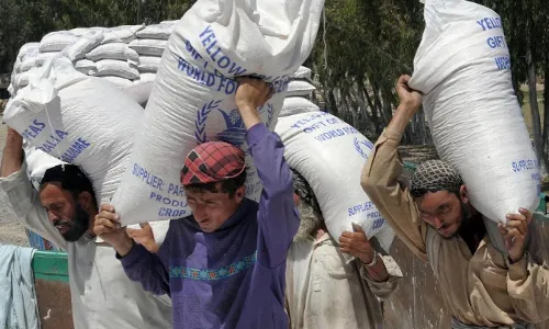 कंगाल पाकिस्तान का महंगाई ने किया बुरा हाल, दुनिया का सबसे महंगा आटा खरीदने को मजबूर हुए लोग, इस वजह से आसमान छू रही कीमतें