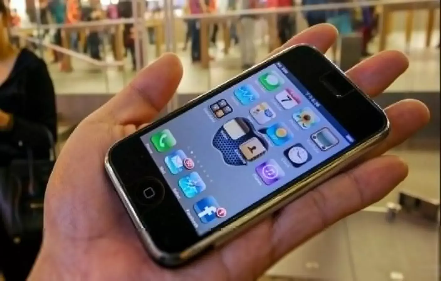 1.3 करोड़ रुपये में नीलाम हुआ iPhone, जानिए क्या है इसकी खासियत 1.3 करोड़ रुपये में नीलाम हुआ iPhone, जानिए क्या है इसकी खासियत