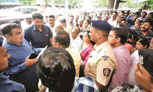 नितीन गडकरी ने साधा नागरिकों से संवाद नितीन गडकरी ने साधा नागरिकों से संवाद