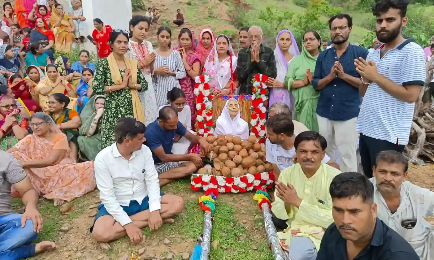 संपन्न हुई सल्लेखना समाधि, अंतिम दर्शन के लिए उमड़ा जनसैलाब