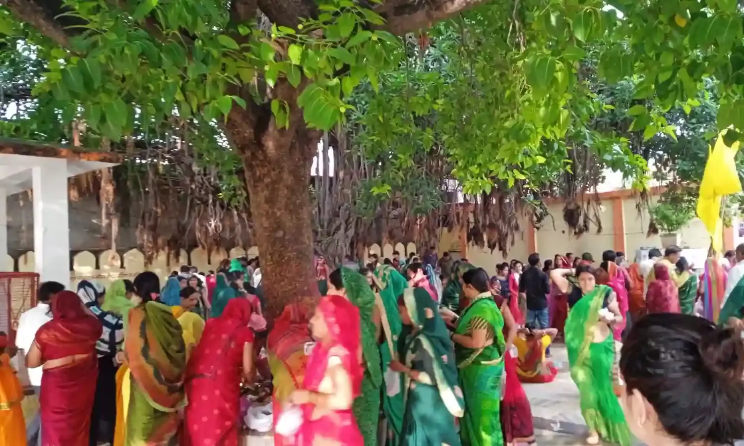 सोमवती अमावस्या पर श्री जुगल किशोर जी मंदिर में उमडा भक्तों का सैलाब
