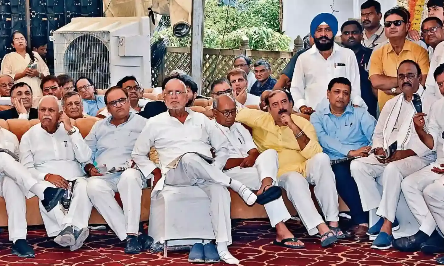 पूर्व महापौर स्व. दुबे की प्रतिमा का हुआ अनावरण, विकास पुरुष के नाम से याद किए जाएँगे विश्वनाथ दुबे