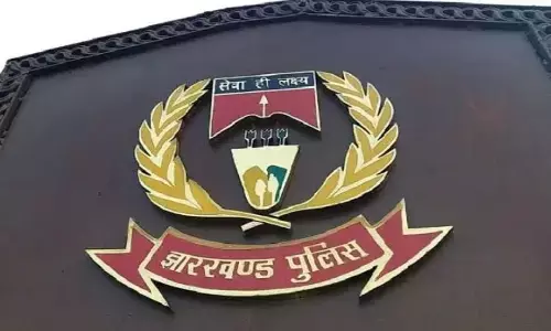 झारखंड के पतरातू में छापा मारने गई पुलिस पर अपराधियों ने फायरिंग की, डीएसपी और दारोगा घायल झारखंड के पतरातू में छापा मारने गई पुलिस पर अपराधियों ने फायरिंग की, डीएसपी और दारोगा घायल