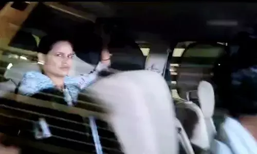 सीमा हैदर से नोएडा एटीएस आफिस में दूसरे दिन भी पूछताछ सीमा हैदर से नोएडा एटीएस आफिस में दूसरे दिन भी पूछताछ