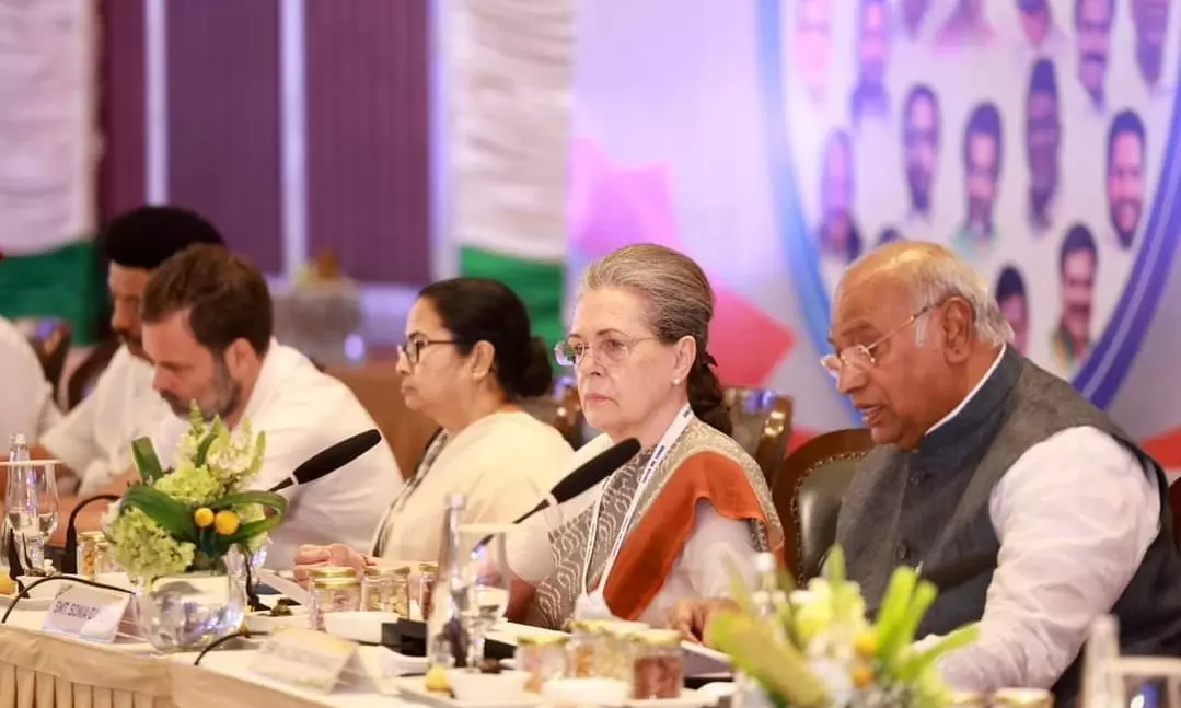 इंडिया बैनर तले भाजपा के खिलाफ लड़ेगे 26 विपक्षी दल इंडिया बैनर तले भाजपा के खिलाफ लड़ेगे 26 विपक्षी दल