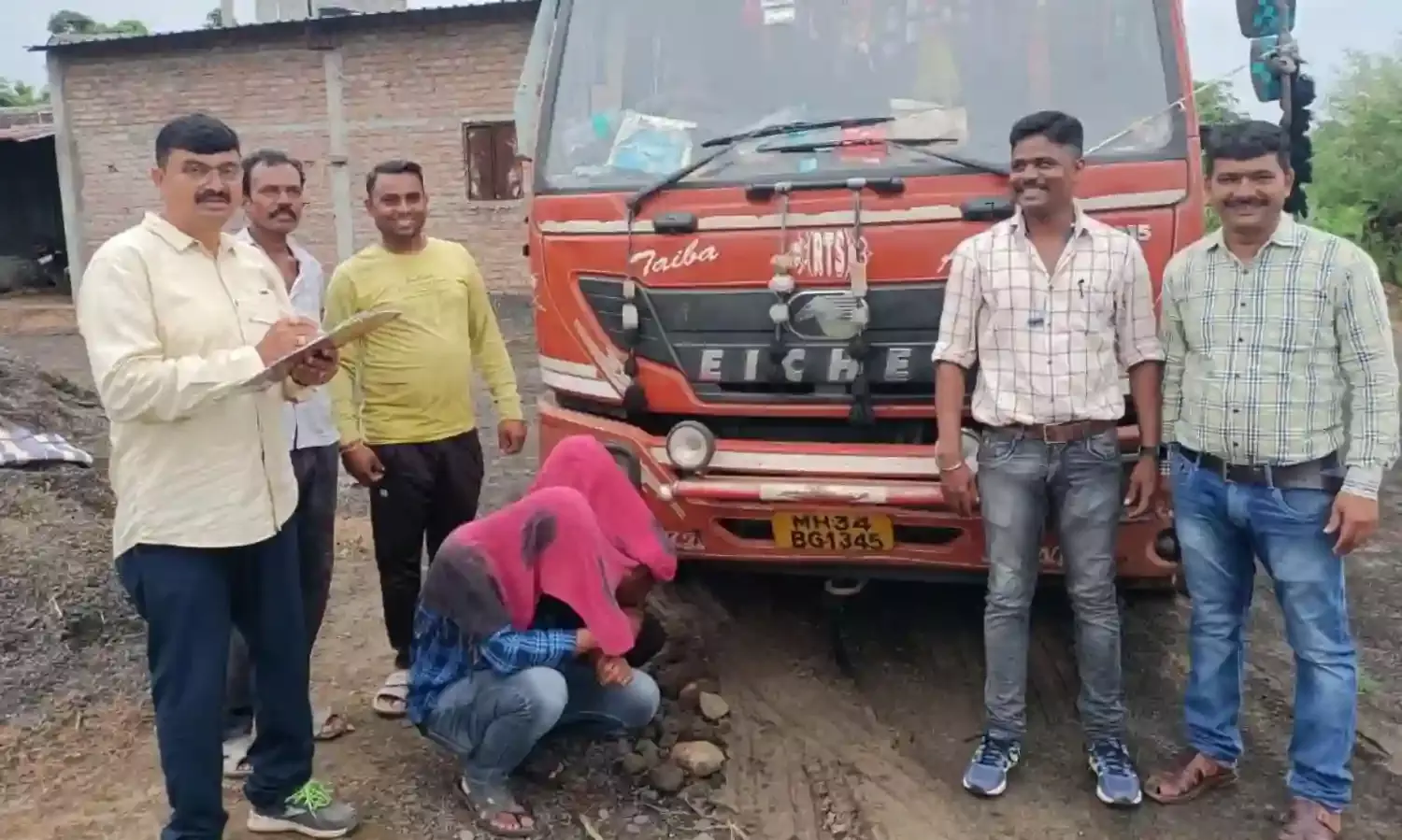 राशन दुकान के चावल की कालाबाजारी, दो गिरफ्तार