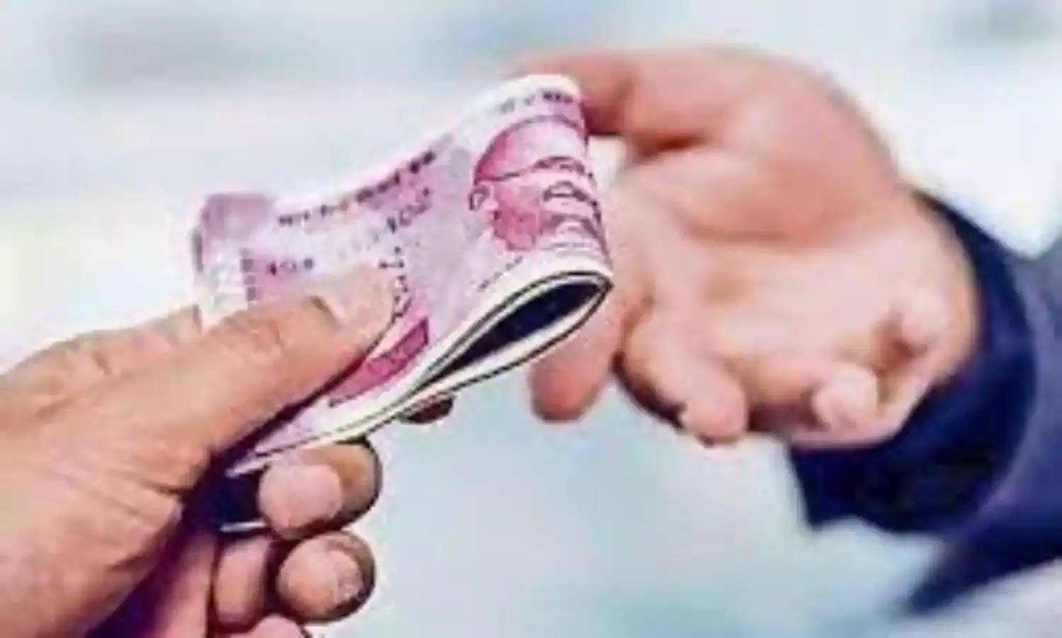हॉल टिकट के लिए प्राचार्य ने मांगी रिश्वत