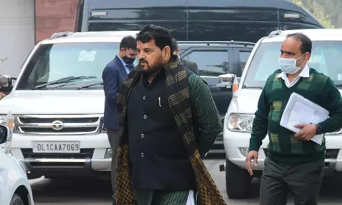 पहलवान बनाम बृज भूषण : चार्जशीट से यौन उत्पीड़न के सूक्ष्म विवरणों का खुलासा