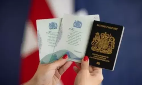 1952 के बाद पहली बार ब्रिटेन के नए पासपोर्ट पर हिज मेजेस्टी उपाधि होगी