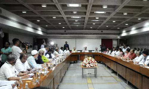 बीएसी की बैठक में विपक्षी दलों ने मणिपुर हिंसा, यूसीसी, महंगाई और बाढ़ पर चर्चा कराने की मांग की