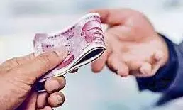 हॉल टिकट के लिए प्राचार्य ने मांगी रिश्वत