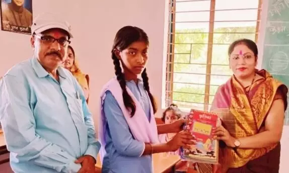 स्कूल चले अभियान कार्यक्रम में पहुंचे अतिथियों ने बच्चों को किया प्रोत्साहित स्कूल चले अभियान कार्यक्रम में पहुंचे अतिथियों ने बच्चों को किया प्रोत्साहित