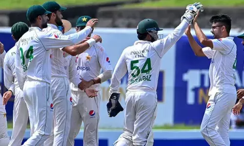 पहला टेस्ट, चौथा दिन : पाकिस्तान स्पिनरों की बदौलत श्रीलंका पर जीत की ओर 