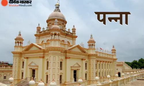 कन्या हाई स्कूल में छात्राओं को वितरित की गई साइकिलें