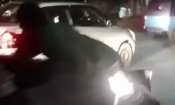 नोएडा में रोडरेज के मामले में युवक को कार के बोनट पर घुमाया, लगा जाम, पुलिस जांच में जुटी नोएडा में रोडरेज के मामले में युवक को कार के बोनट पर घुमाया, लगा जाम, पुलिस जांच में जुटी