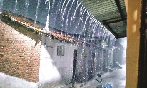 प्रशासन का रेड अलर्ट लेकिन बारिश नदारद