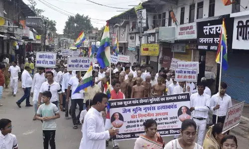 मौन रैली से जताया मुनिश्री की हत्या का विरोध