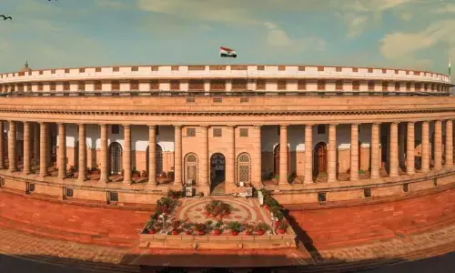 राज्यसभा में मणिपुर पर चर्चा की मांग को लेकर अड़ा विपक्ष