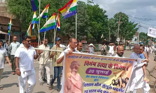 जैन मुनि की हत्या का विरोध, प्रतिष्ठान बंद रख देवेन्द्रनगर में निकाली गई रैली