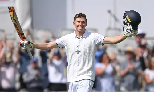 एशेज सीरीज चौथा टेस्ट : जैक क्रॉली की शानदार 189 रन की पारी ने इंग्लैंड को ऑस्ट्रेलिया पर दिलाई बढ़त एशेज सीरीज चौथा टेस्ट : जैक क्रॉली की शानदार 189 रन की पारी ने इंग्लैंड को ऑस्ट्रेलिया पर दिलाई बढ़त