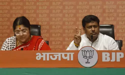 हमारे पश्चिम बंगाल उम्मीदवार को भी मणिपुर जैसी भीषण घटना का सामना करना पड़ा : भाजपा हमारे पश्चिम बंगाल उम्मीदवार को भी मणिपुर जैसी भीषण घटना का सामना करना पड़ा : भाजपा