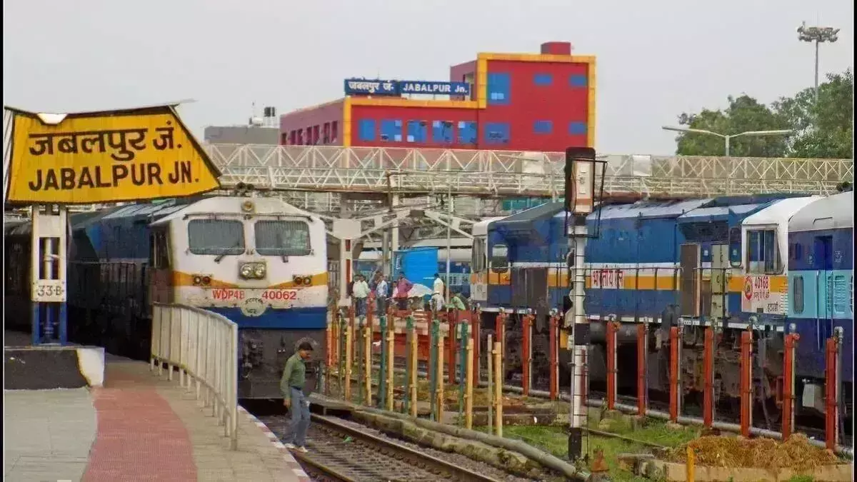 लोक निर्माण विभाग की सड़कों पर गड्ढा मिले तो फोन लगाएँ लोक निर्माण विभाग की सड़कों पर गड्ढा मिले तो फोन लगाएँ
