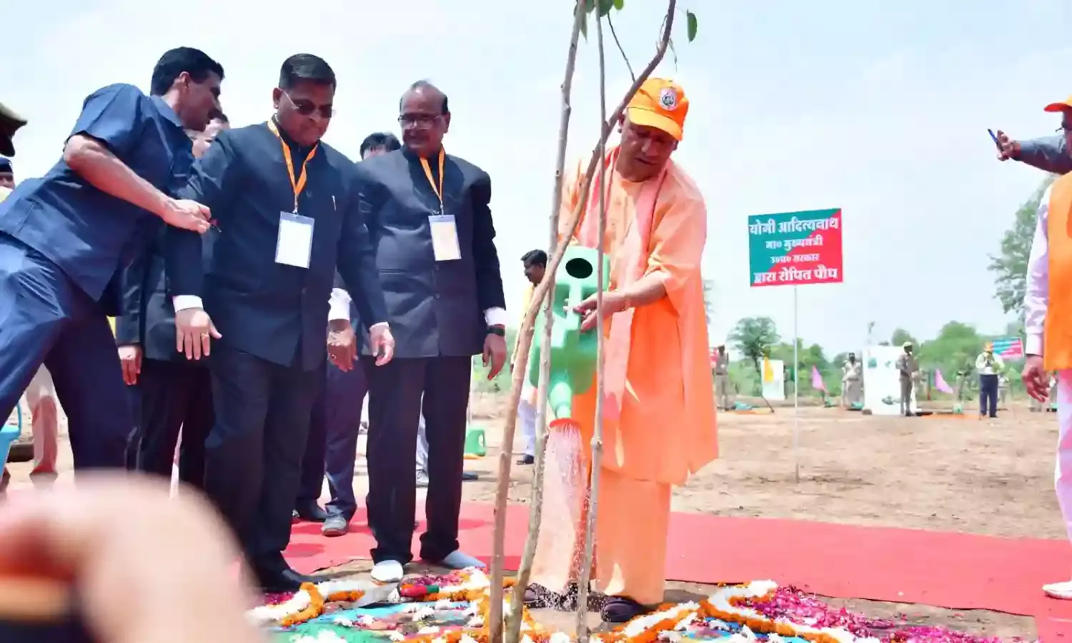 गंगा किनारे कल्पवृक्ष रोपकर मुख्यमंत्री ने किया वृक्षारोपण महाभियान 2023 का शुभारंभ