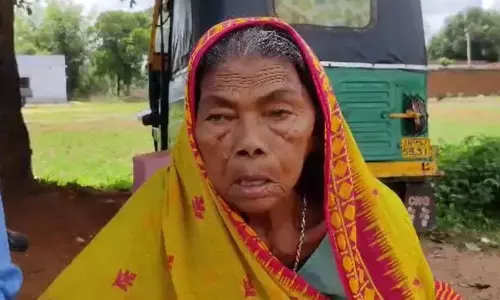 अभी मैं जिंदा हूं! बिहार में जीवित बुजुर्ग महिला का बना मृत्यु प्रमाण पत्र, सरकारी कार्यालयों के चक्कर काटकर मांग रही जिंदा होने का सबूत