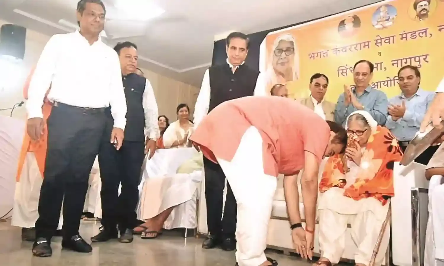 साधु-संतों ने हमें नैतिक मूल्य भरपूर प्रदान किए हैं - गडकरी