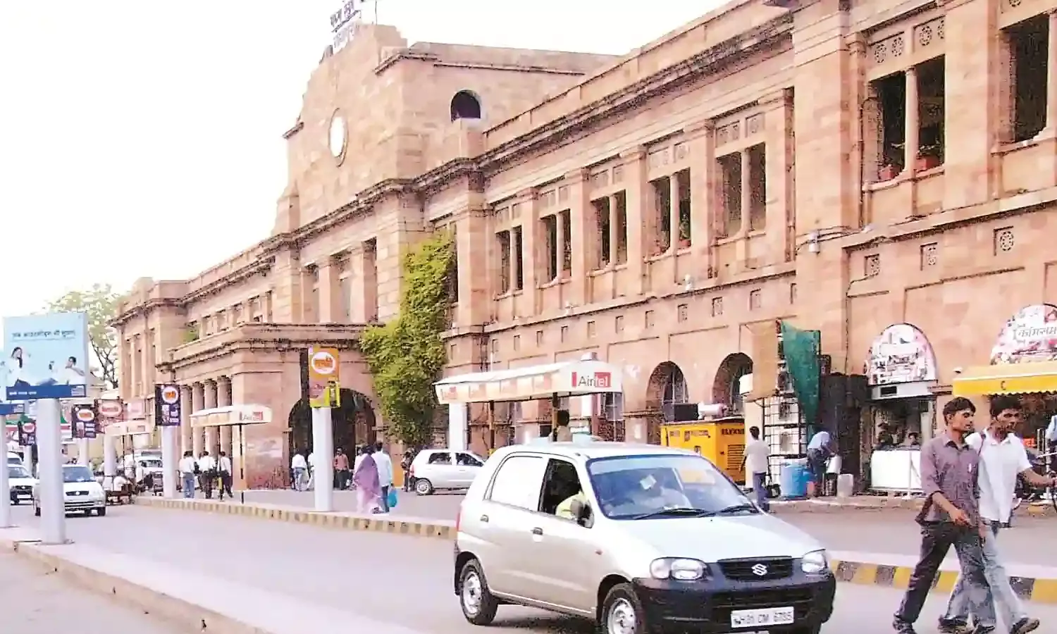 स्टेशन पर ही मिलेंगी यात्रियों को एप बेस टैक्सियां