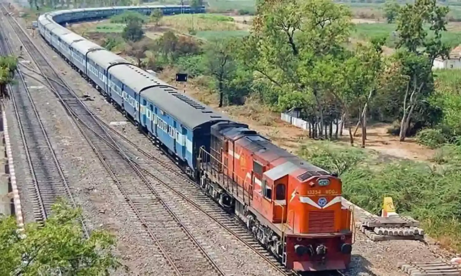 ट्रोनों की लेट-लतीफी बरकरार - यात्री हो रहे परेशान