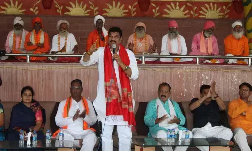 मध्य प्रदेश: संत रविदास महाराज की शोभायात्रा की तैयारियों को लेकर राजस्व एवं परिवहन मंत्री ने ली सुरखी विधानसभा क्षेत्र के कार्यकर्ताओं एवं पदाधिकारियों की बैठक