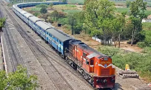 ट्रोनों की लेट-लतीफी बरकरार - यात्री हो रहे परेशान ट्रोनों की लेट-लतीफी बरकरार - यात्री हो रहे परेशान