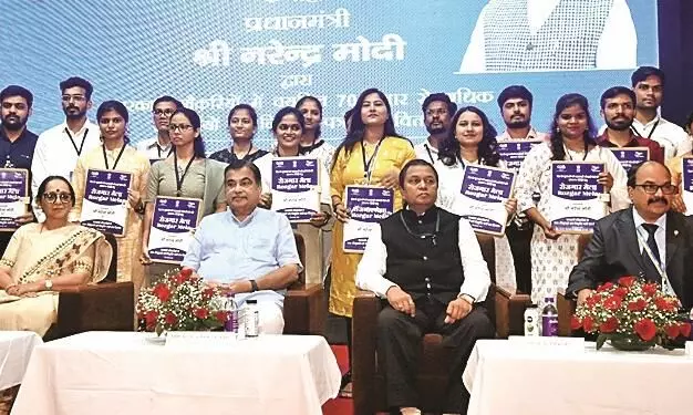 अधिकारी अपने कर्तव्यों काे न भूलें, केंद्रीय सड़क परिवहन मंत्री नितीन गडकरी ने किया मार्गदर्शन अधिकारी अपने कर्तव्यों काे न भूलें, केंद्रीय सड़क परिवहन मंत्री नितीन गडकरी ने किया मार्गदर्शन