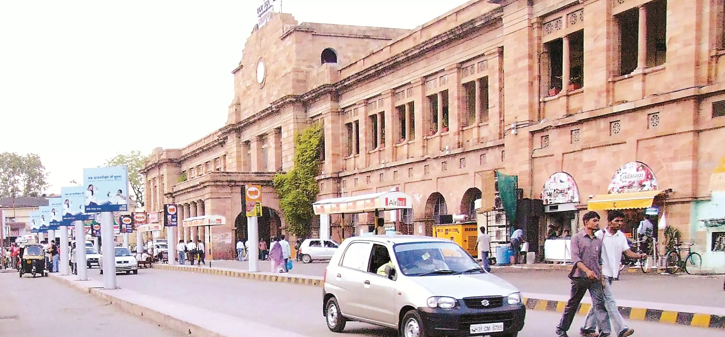 स्टेशन पर ही मिलेंगी यात्रियों को एप बेस टैक्सियां स्टेशन पर ही मिलेंगी यात्रियों को एप बेस टैक्सियां