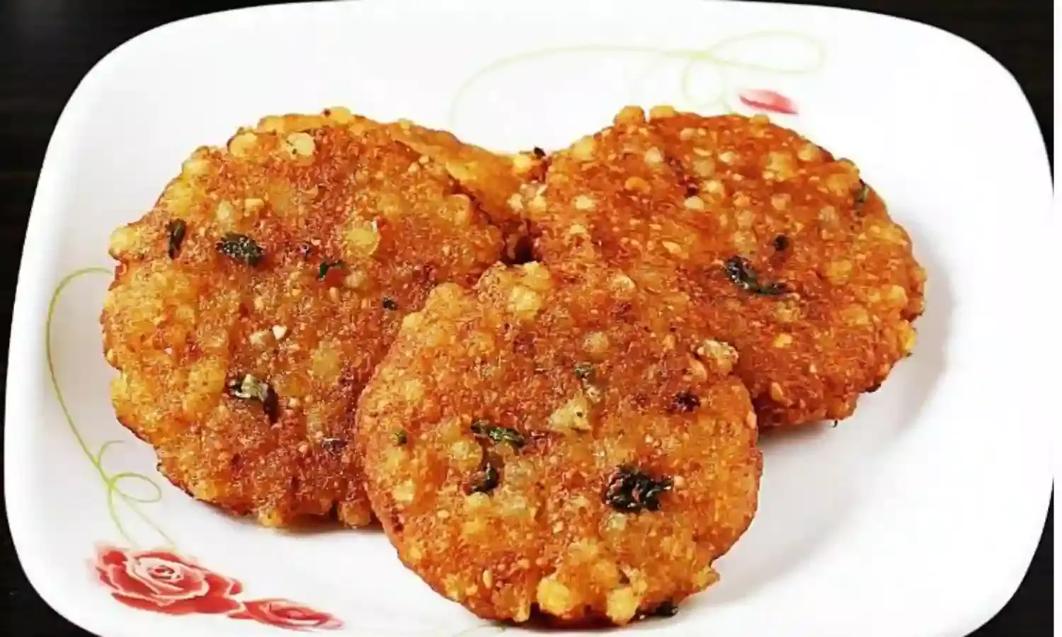 सावन सोमवार व्रत के लिए बनाइए स्पेशल साबूदाना वड़े, इस आसान रेसिपी के साथ