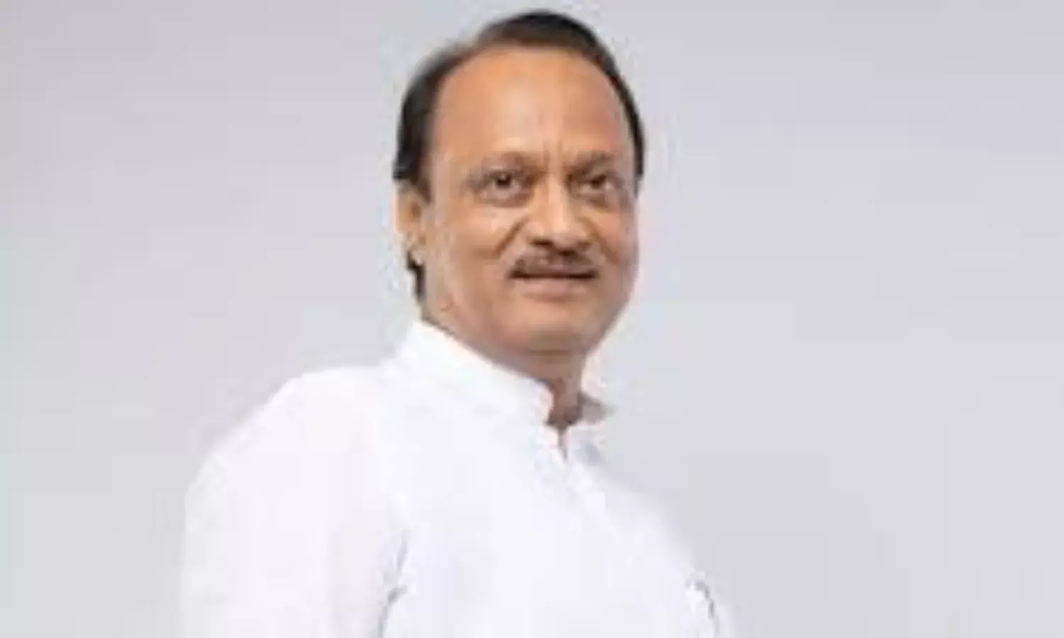 भतीजे के धरने से नाराज हुए चाचा अजित पवार, भरी बरसात में धरने पर बैठे से विधायक रोहित पवार