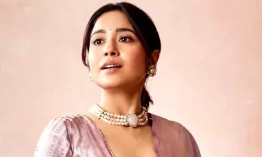 कालकूट के लिए एसिड अटैक सर्वाइवर के मेकअप में खुद को देख रो पड़ीं श्वेता त्रिपाठी कालकूट के लिए एसिड अटैक सर्वाइवर के मेकअप में खुद को देख रो पड़ीं श्वेता त्रिपाठी