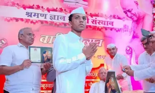 पन्ना निवासी कवि उत्कर्ष की पुस्तक का विमोचन